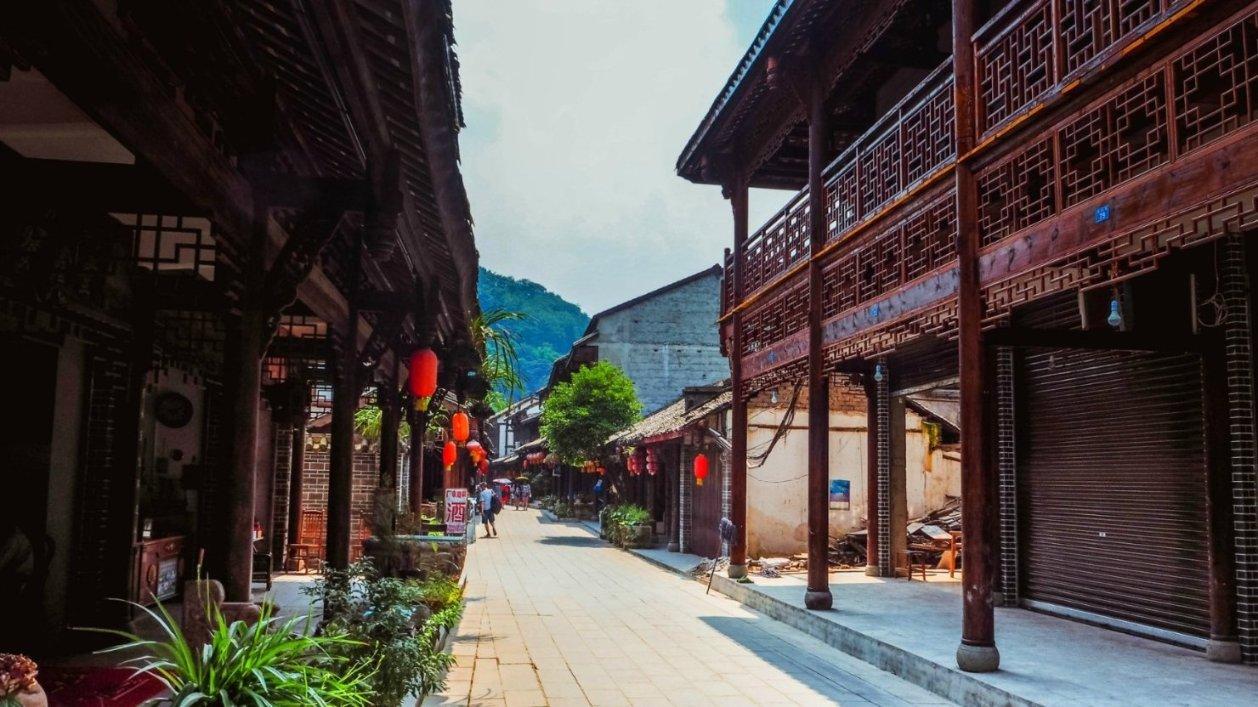 中指指甲上长了横纹不光滑是不是身体有病了？游戏画面